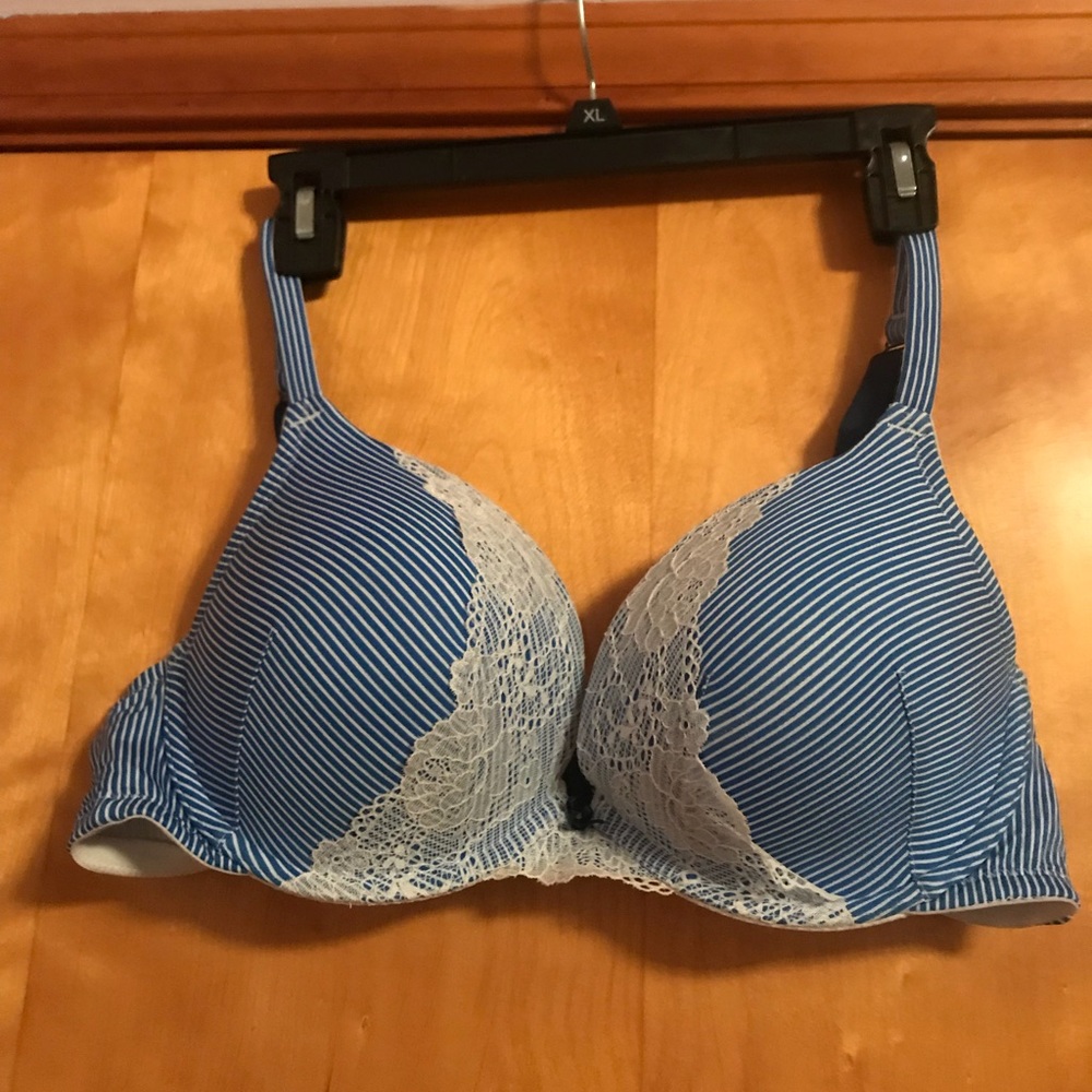 Plunge push-up bra